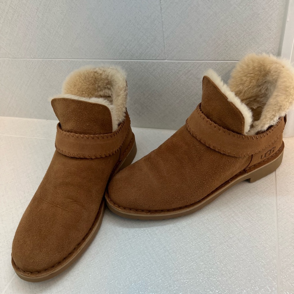 UGG McKay Boot - chestnut size 8.5